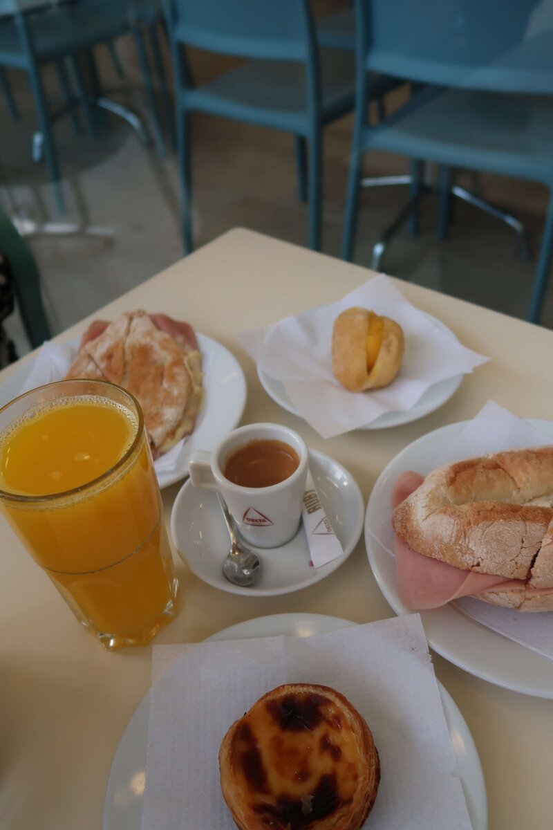 Breakfast and pastel de nata at Fabrica Velha in Carvoeiro