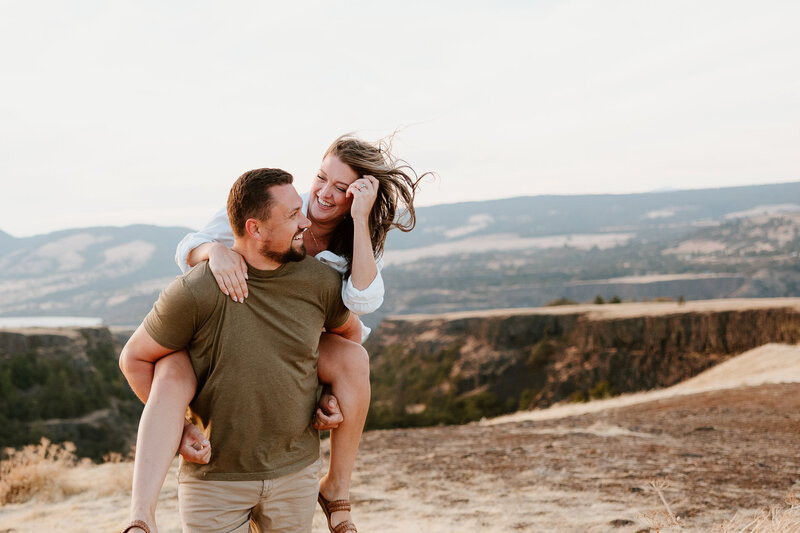 golden hour engagement session at rowena crest viewpoint