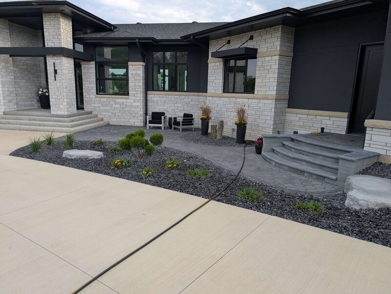 Manchester-Iowa-landscaping-lawn-care-treatments-_20250922_132829071