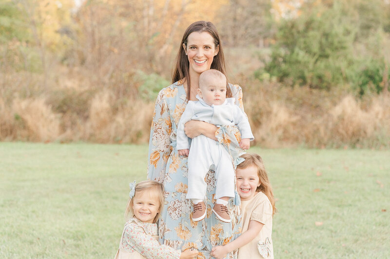 mom posing for photos with kids during fall mini session in Loudoun County, Virginia