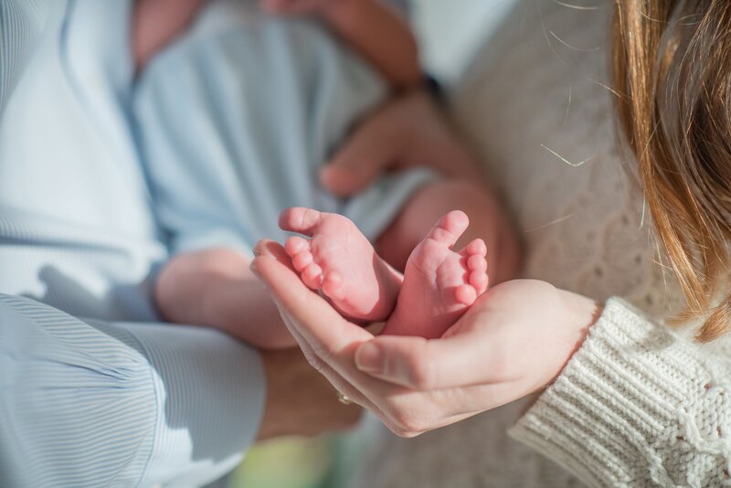 Newborn-Photo-Sweet-Baby-Toes-Virginia-1-min