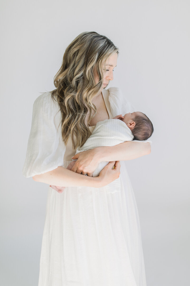 WendyGruselle_WI_Motherhood_Photographer_Becerra_2024-58