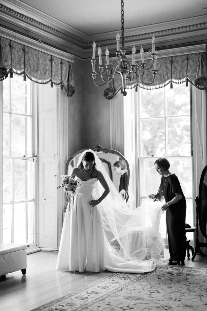 Bride gets in veil at Glen Foerd Estate in Philadelphia, PA