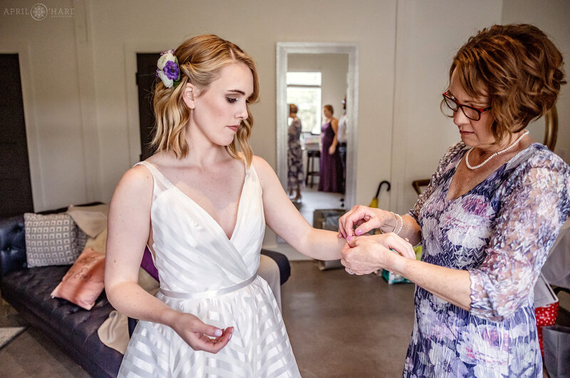 Bride Getting Ready in the Bridal Suite at The Woodlands in Colorado