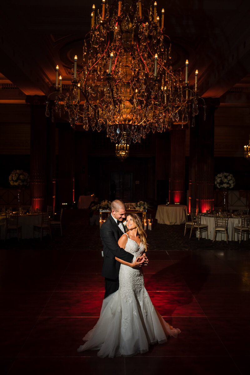 crystal-tea-room-best-wedding-photos-chandelier