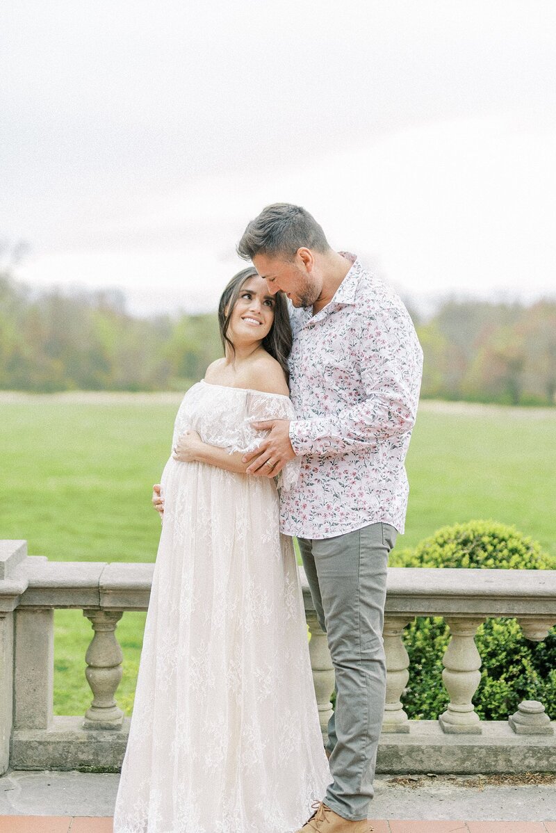 Romantic Maternity Session at Waveny Park