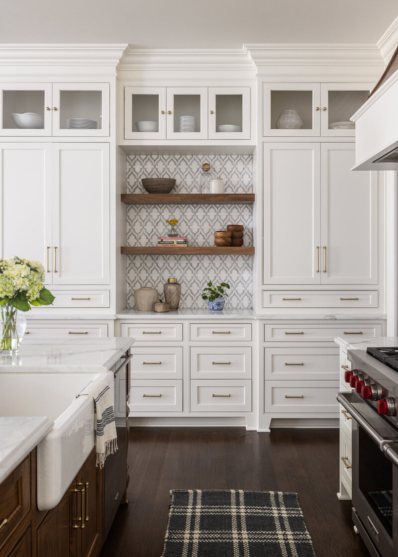 Neutral modern kitchen room design by Leawood interior designer Kara Kersten Design.