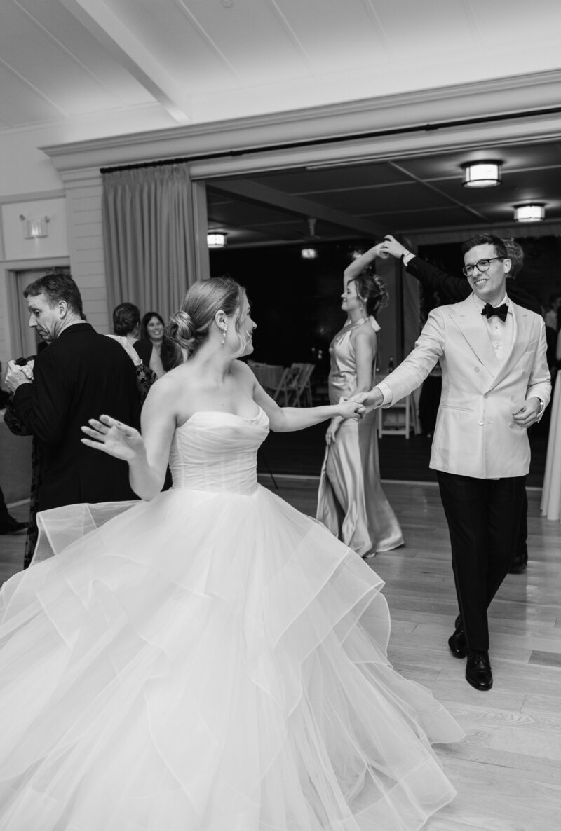 jazz-band-bride-groom-dance