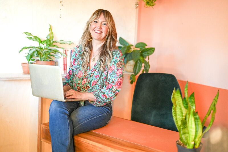 Sefora-sitting-on-desk-with-computer