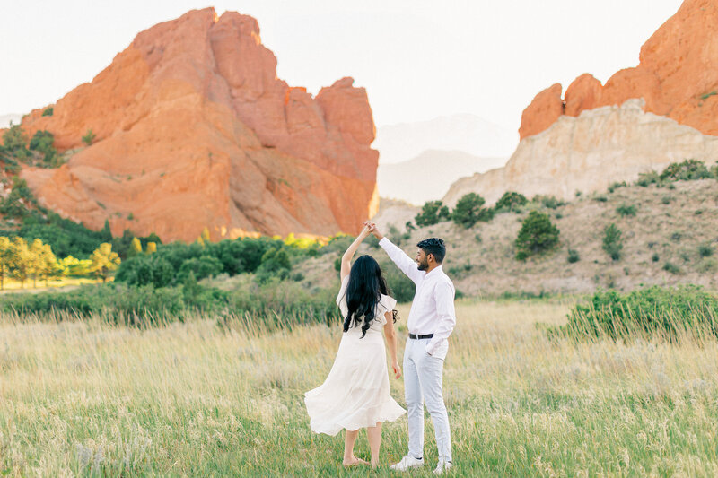 Garden-Of-The-Gods-Engagement-Photos-13