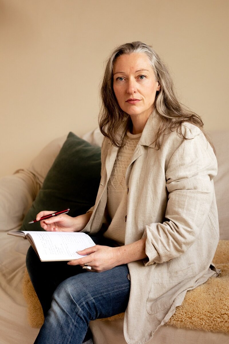 Lizzie Davidson homepage portrait