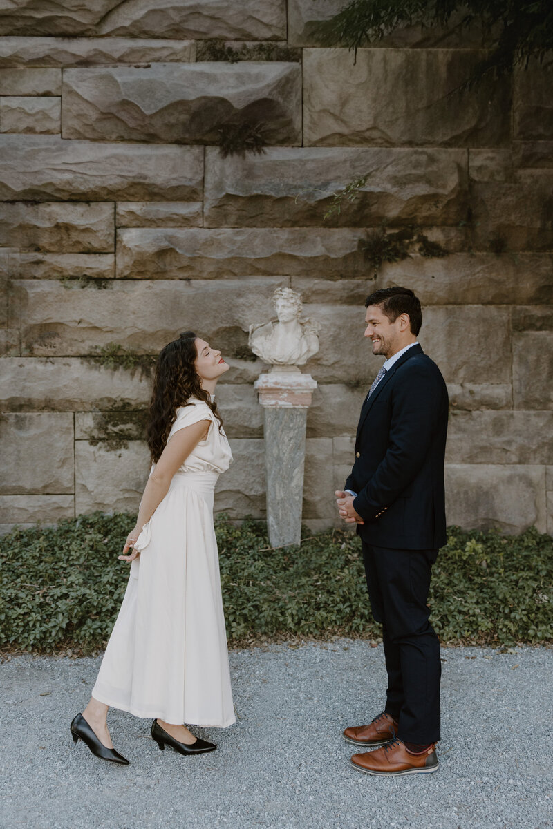fun, flirty couples photo on the biltmore estate grounds