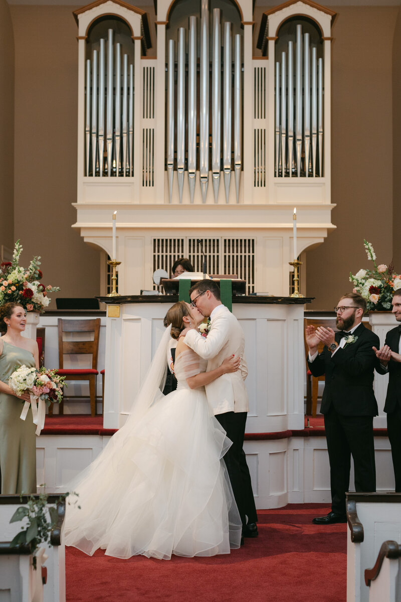 first-kiss-church-ceremony