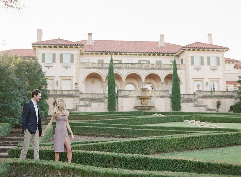 tulsa-wedding-photographer-engagement-session-at-the-philbrook-museum-laura-eddy-photography_0027