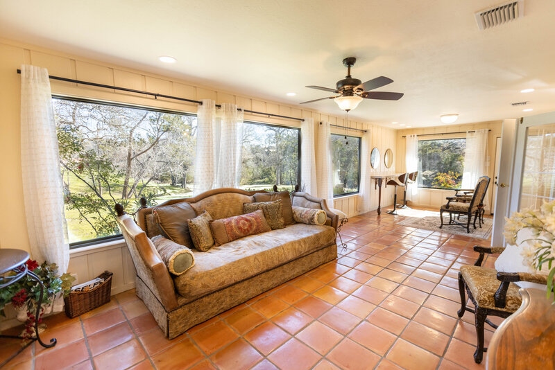 Livingroom in hotel cottage suites in wimberley texas
