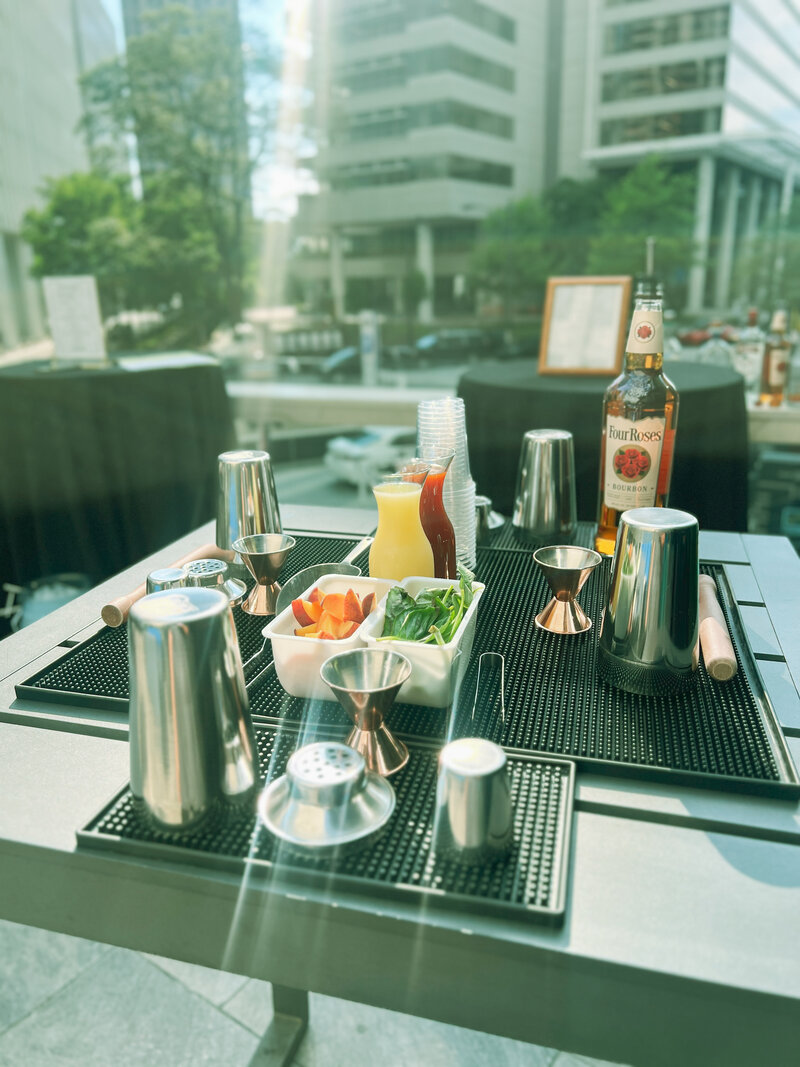 Equipment of a mobile bartender