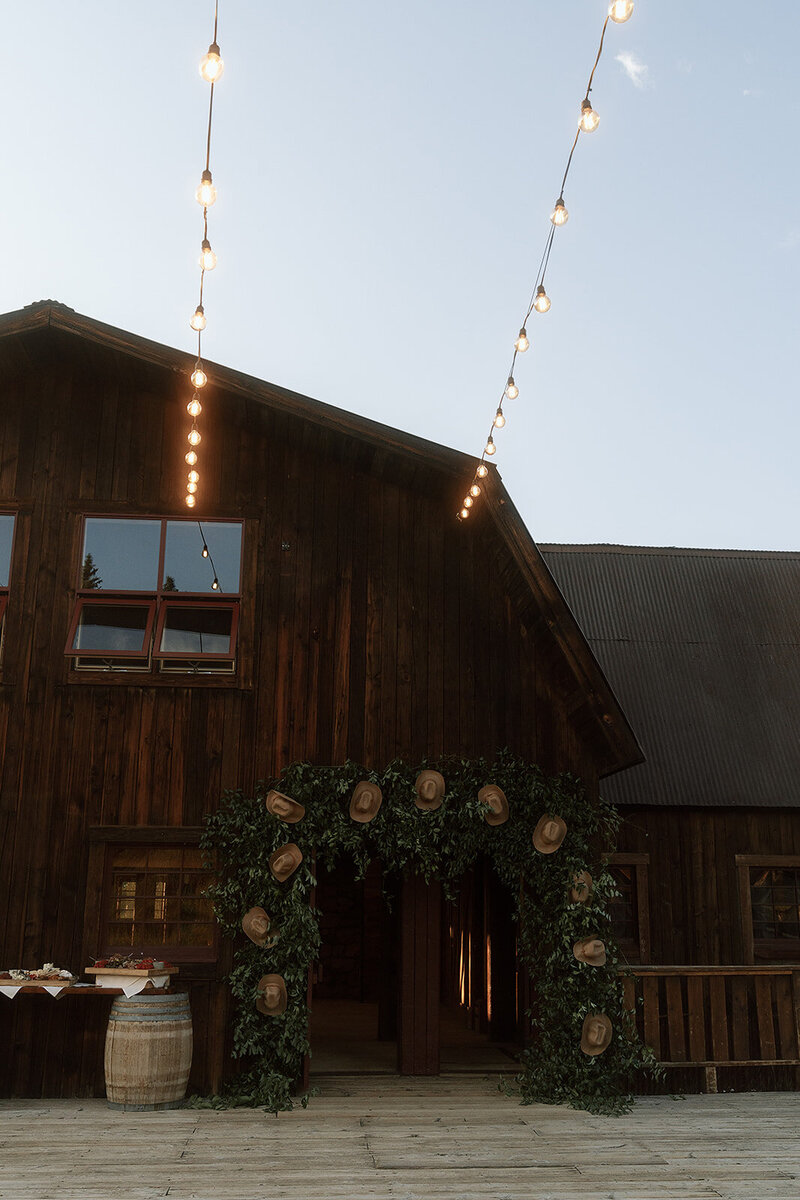 Western rehearsal dinner with cowboy hat arch