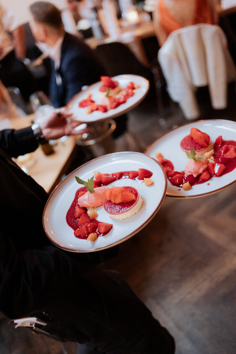 Nachspeise Erdbeertorte Hochzeit im Dom Grill Kitchen Karlsruhe