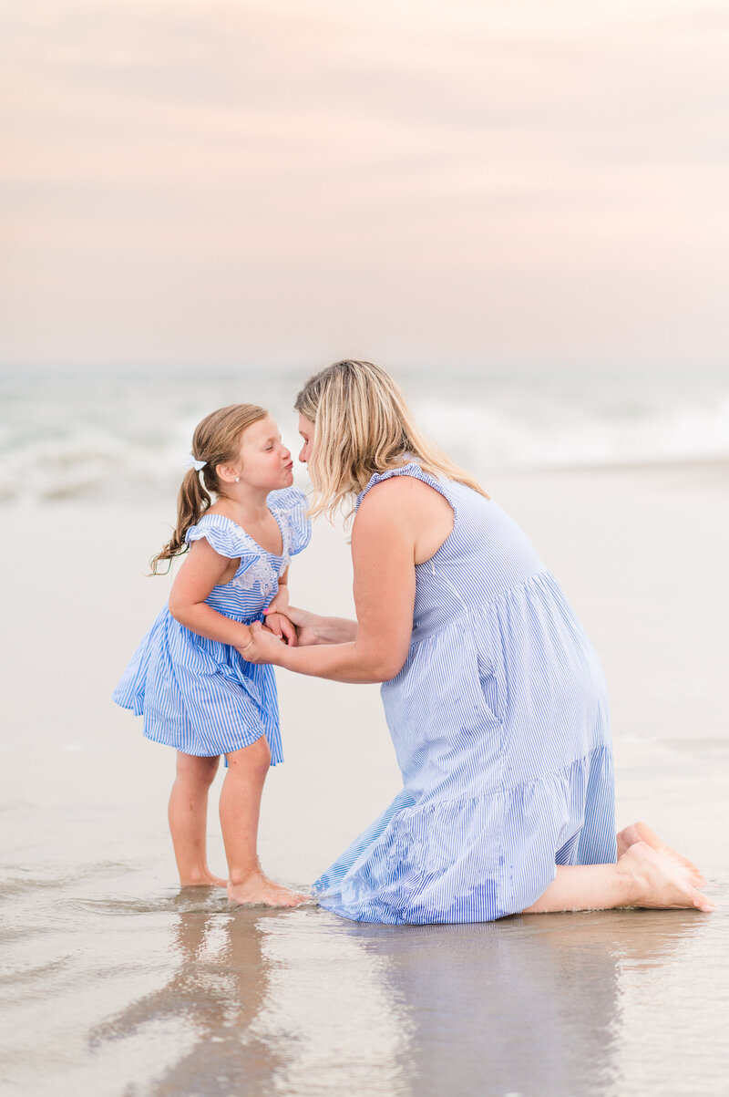 Poses for family of 6 with little kids in Lancaster Pa