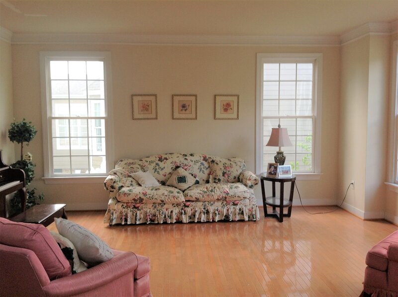 07 Bedeckers Interiors - Kristine Gregory - living room BEFORE