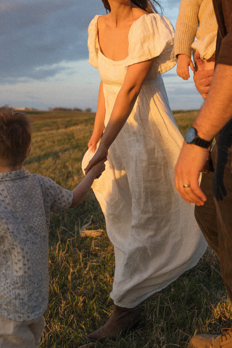 farm family photos, midwest family photographer, documentary photographer, sioux falls family photographer, rcc photography-14