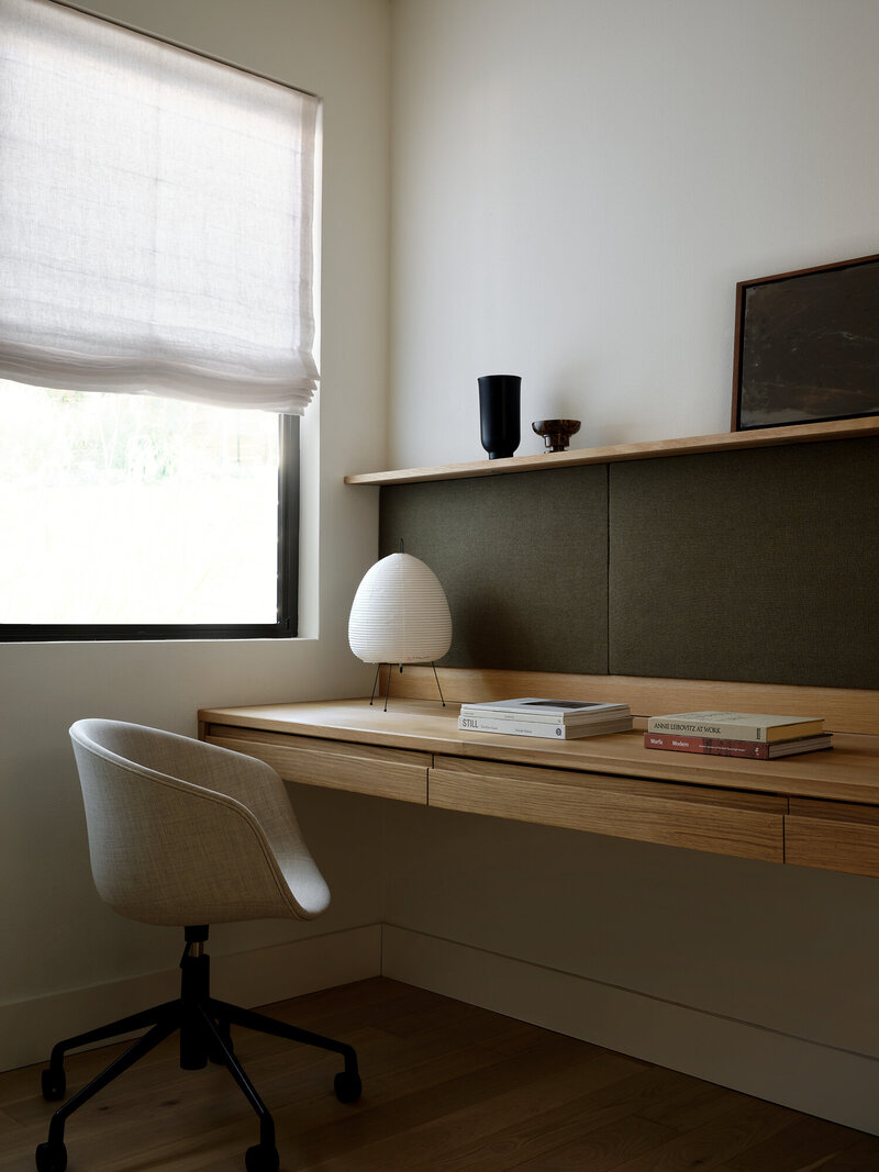 home-office-interior-design-oak-desk-fabric-green-pinboard-menu-chair-noguchi-lamp-linen-roman-shade-austin-house-franc