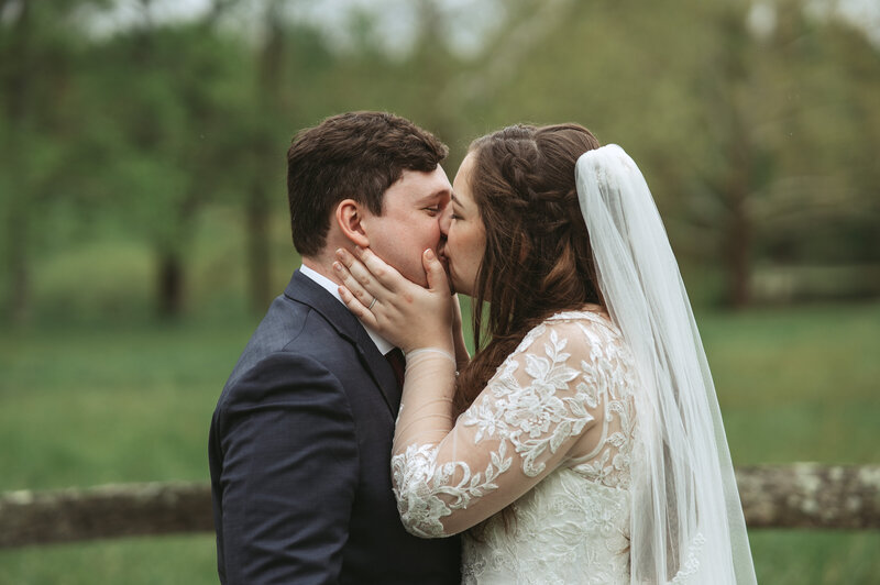 Sweet kiss - Baltimore wedding photography