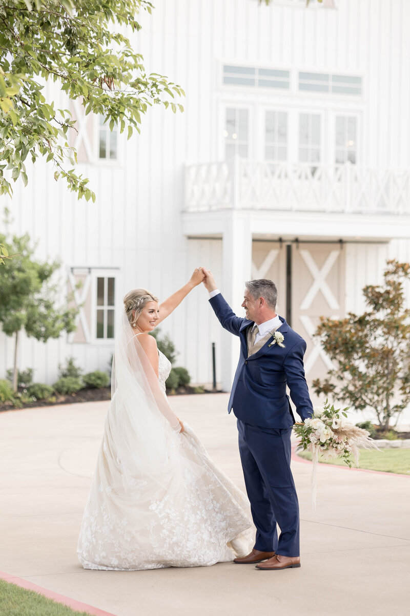 Dallas-Fort Worth bride and groom portrait by The Elegant Wedding Co.