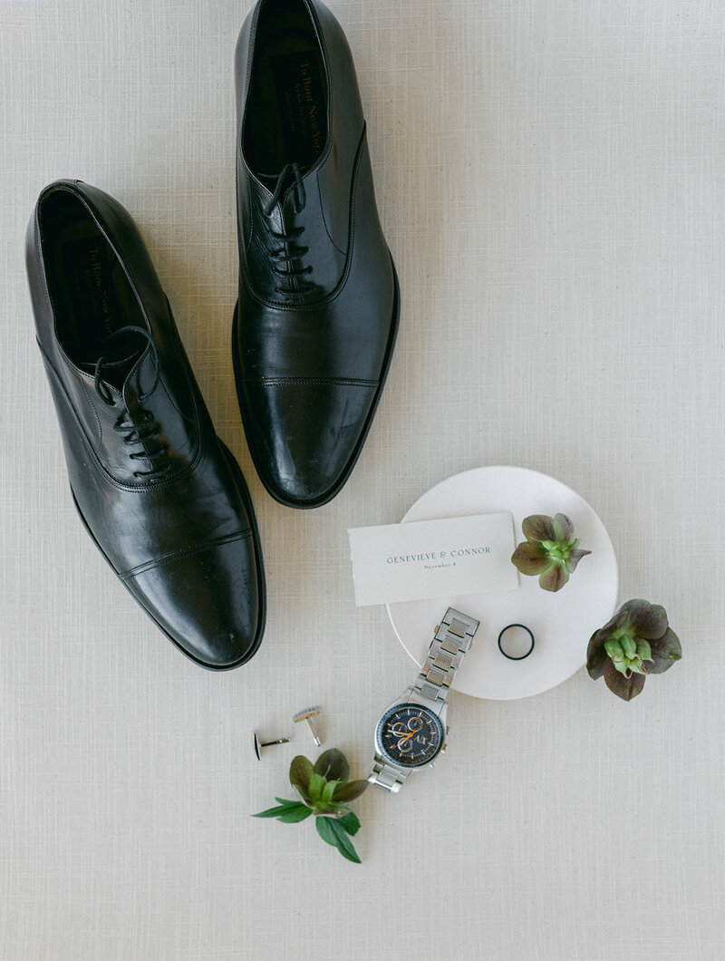 Gray linen styling mat with modern wedding invitations and minimal florals