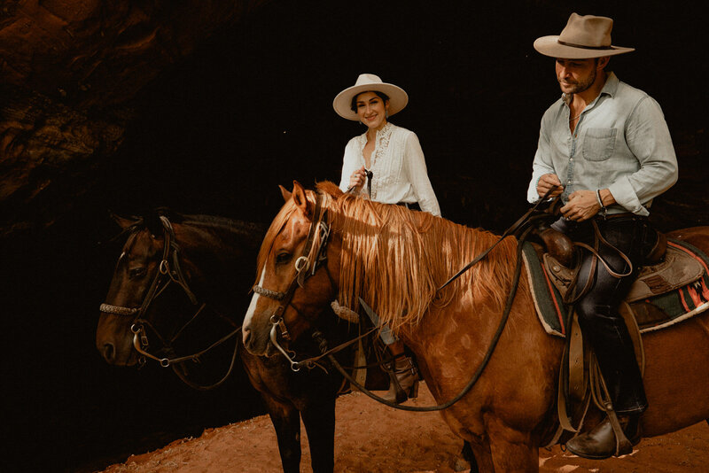 Utah Adventure Elopement_Kanab_UT_White Pocket and Peekaboo Slots_Cave Lakes Ranch Horses17