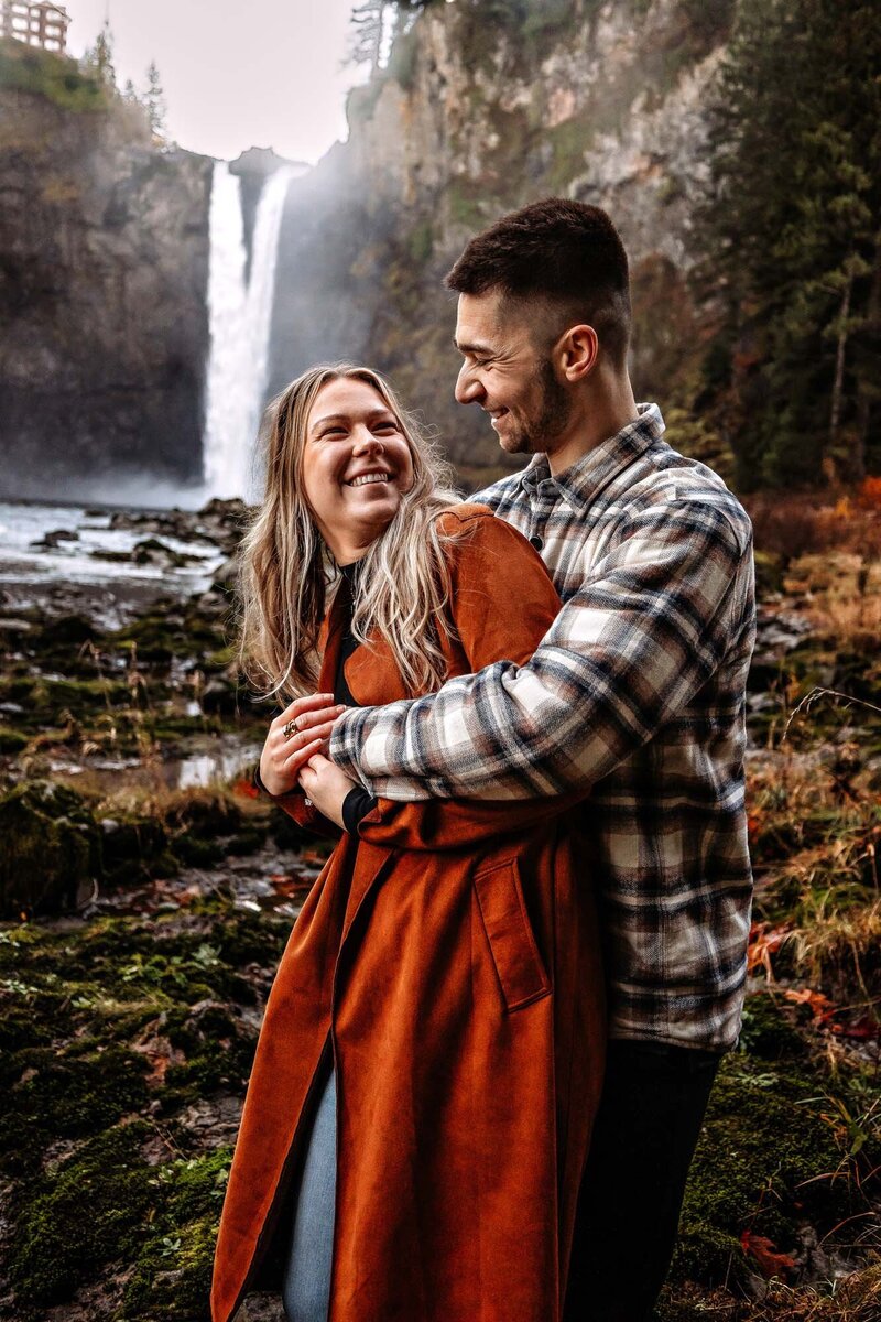 Let the cascading waters of the PNW set the scene for your love story. This engagement session by Everest Portraits blends adventure with romance, offering a majestic backdrop for couples who dare to dream.