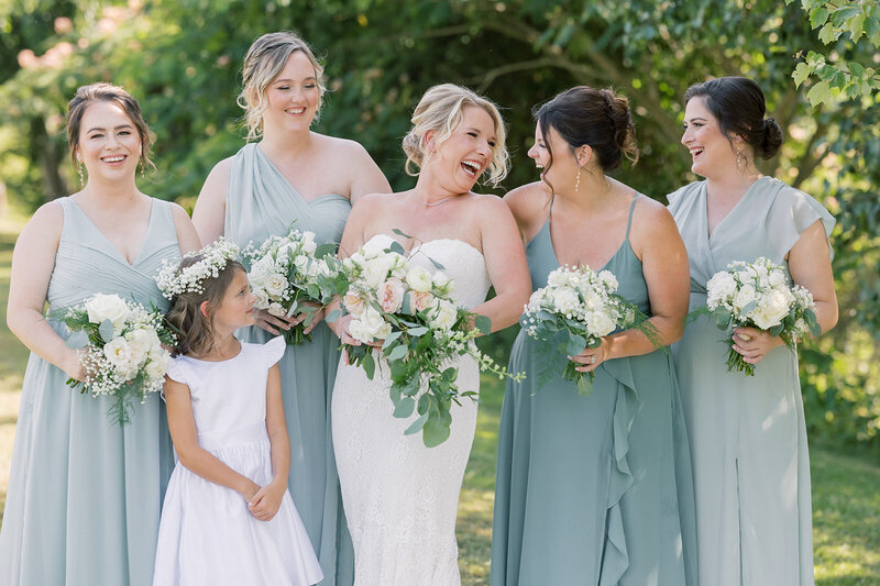 Greenville  Wedding Photgrapher | Wedding party laughing and holding bouquets