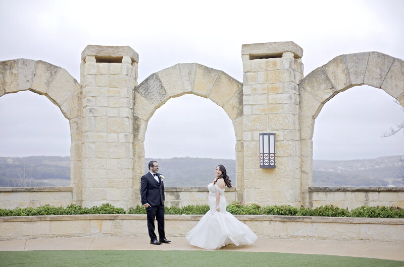 la cantera resort and spa-dancing- bride and groom-robin rogers photography