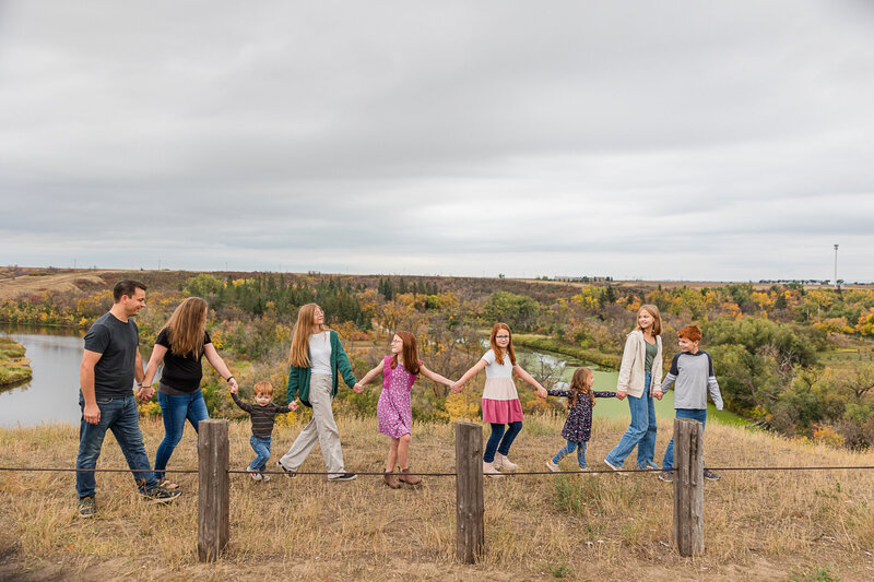 2023 krystal moore photography moose jaw fall family with river-15