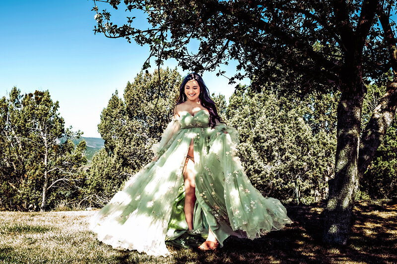 Maternity session in her backyard in Durango