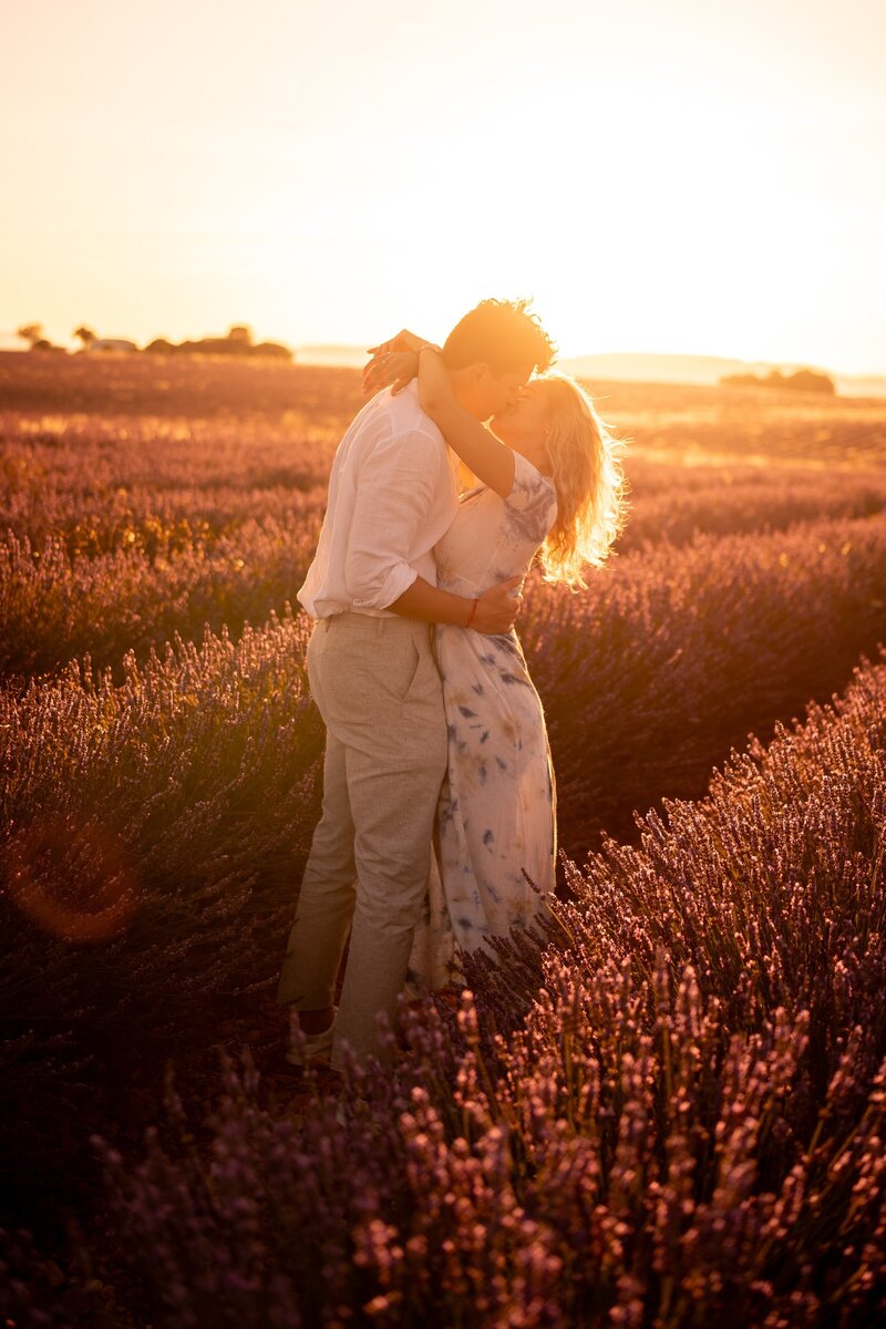 valensole photoshoot engagement couple photographer lavender fields provence