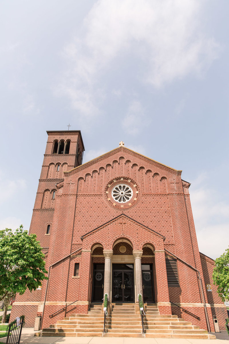 Classic-spring-St- Francis-church-tornto-ohio-wedding-1