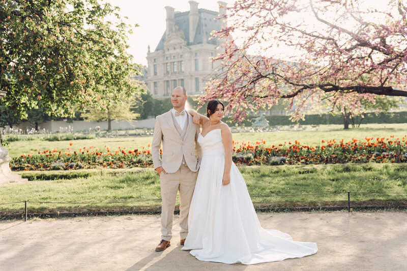 Couple eloping at Tuileries Garden in Paris