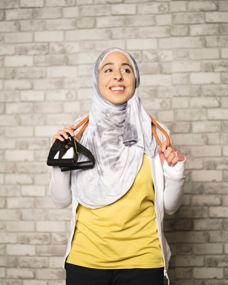Fitness hijabi coach Hanan posing with a smile and workout gear