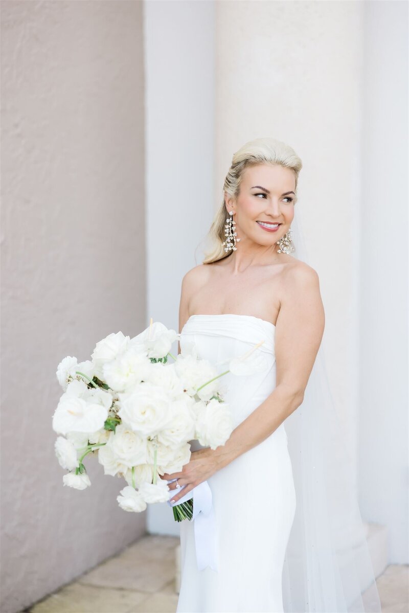 Bride portrait at the country club of Orlando by Orlando wedding photographer