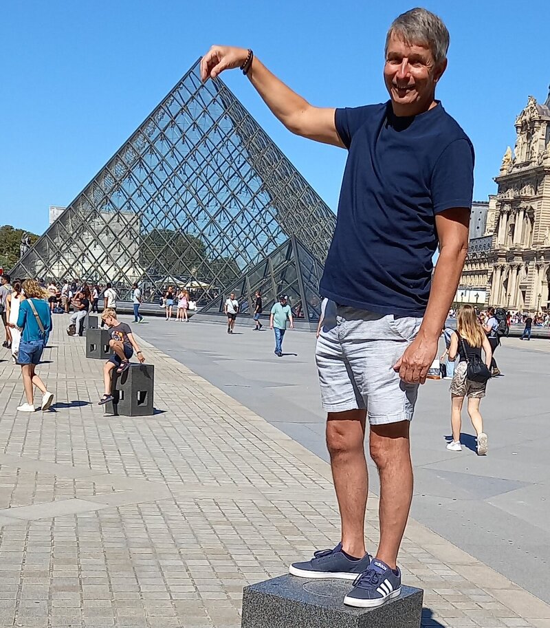 Simon Collinge at the Louvre in Paris