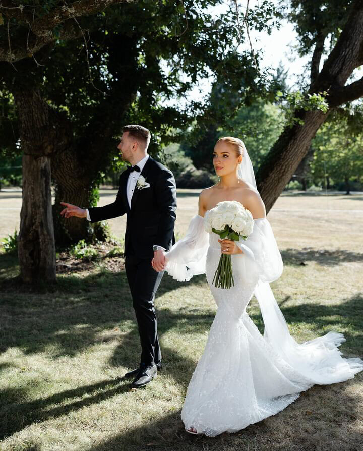 Get ready for your Paris destination wedding with a flawless bridal makeup look that’s both modern and timeless. Our expert artists specialize in soft glam makeup that highlights your natural beauty.