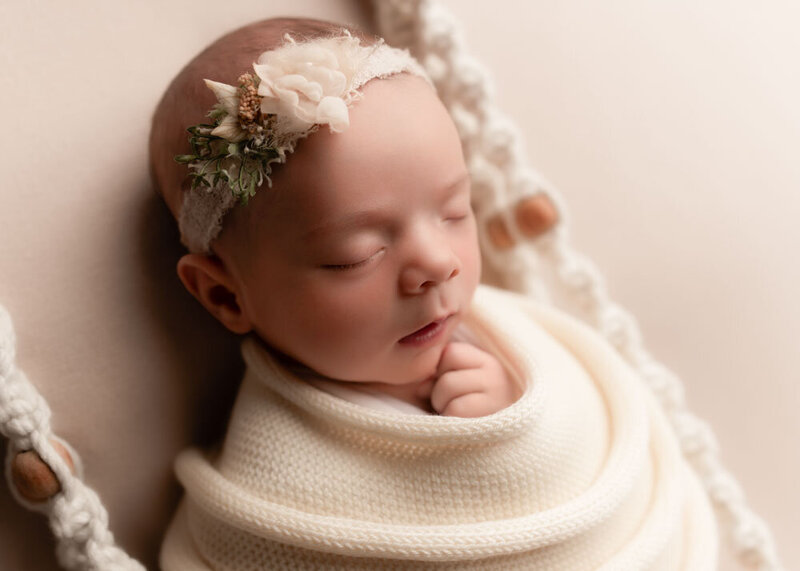 newborn-mini-session-swing-prop-headband
