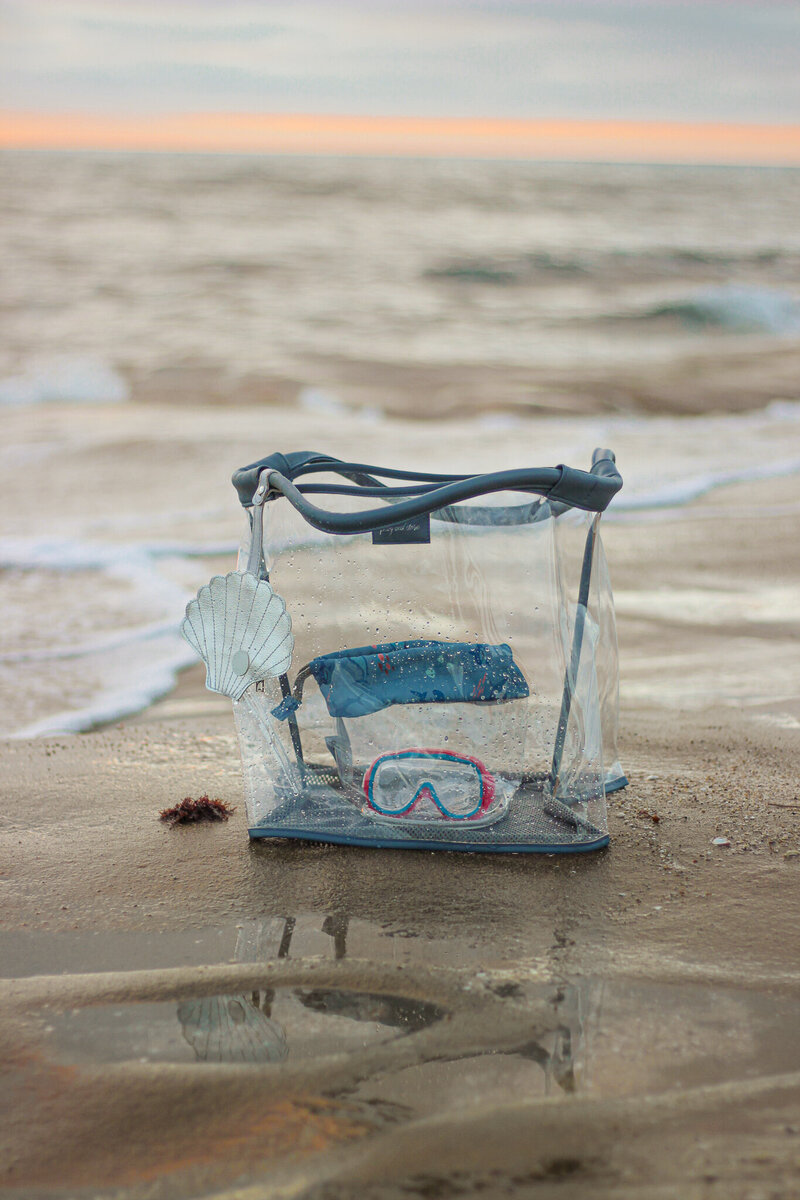 Beach bag product photography in the water