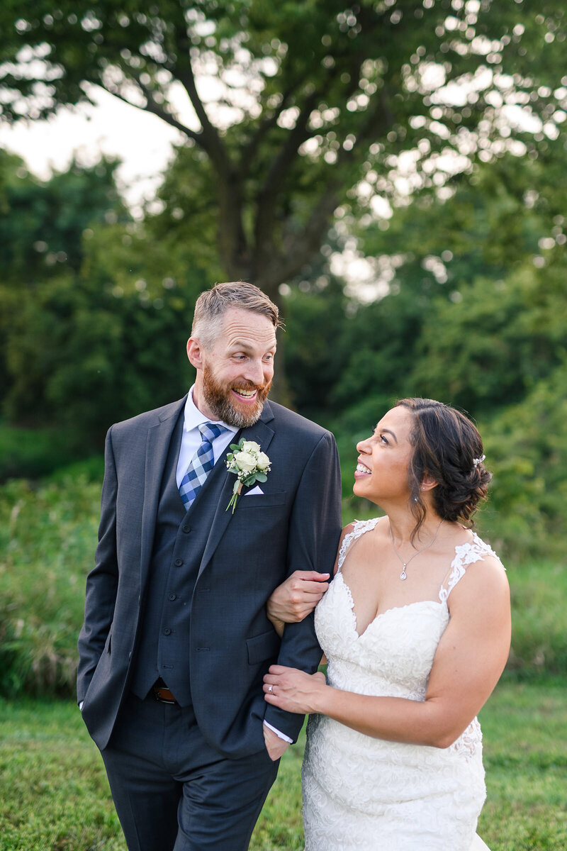 farmin-bettys-wedding-wisconsin-the-paper-elephant-0041