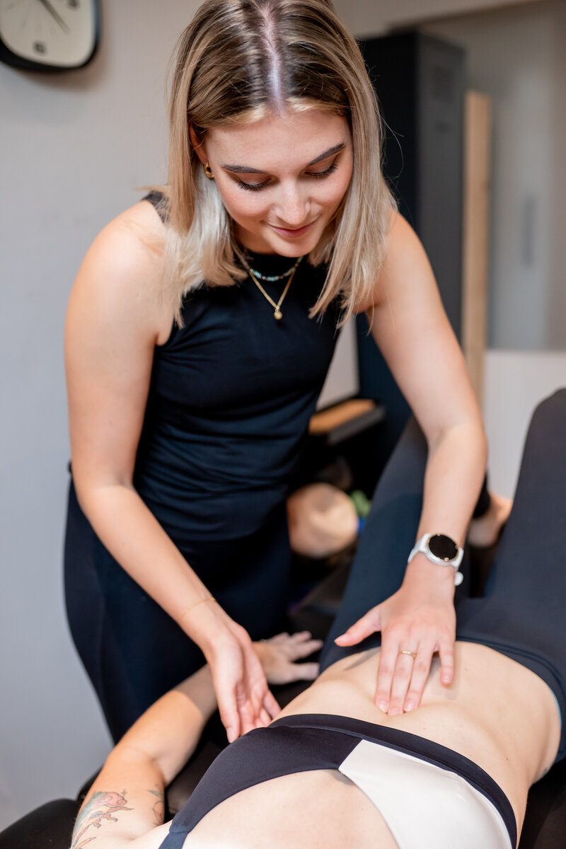 A London specialist in treating pelvic health, pregnancy & postnatal recovery