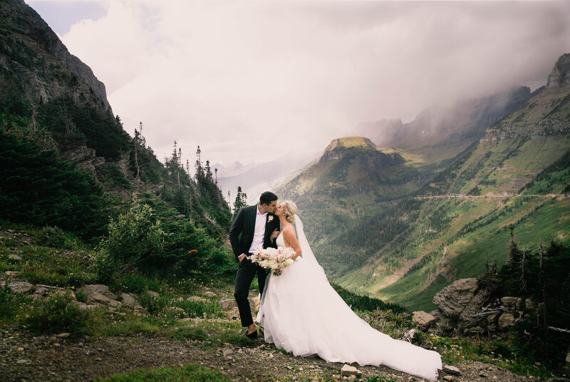 couple kissing