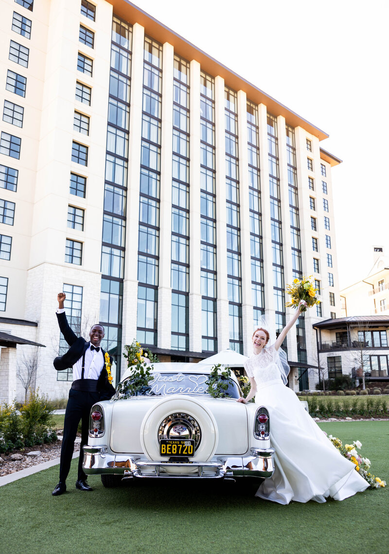 SouthernBride-TheHillCountryPavilionandLawn-LomonicoPhotographybyChristineMarieScott--11
