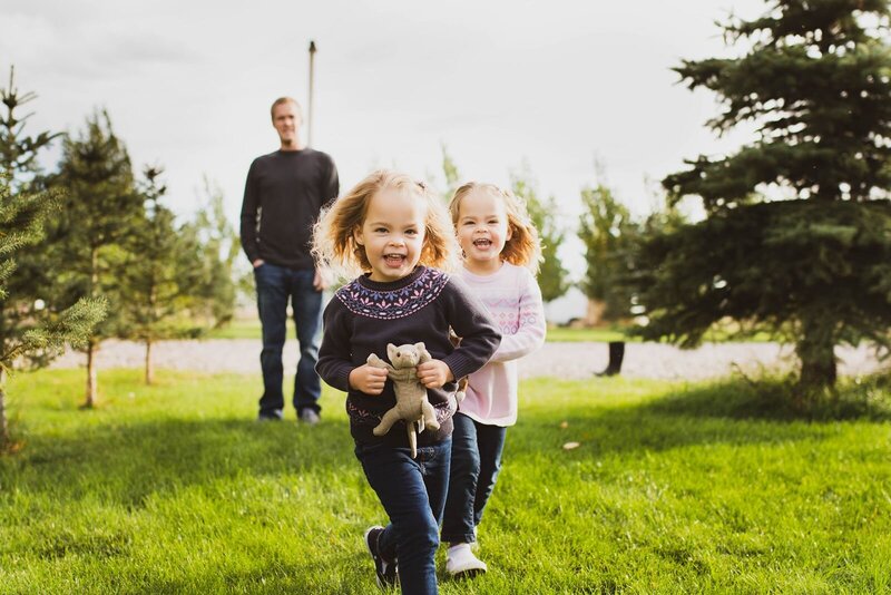 little-girls-running-with-dad-following