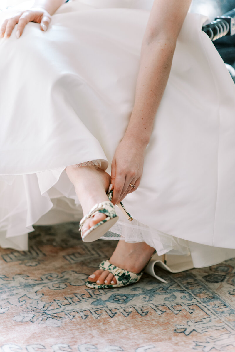 sarah-elizabeth-studio-ohio-wedding-photographer-the-landing-cummins-wedding-friday-getting-ready-44